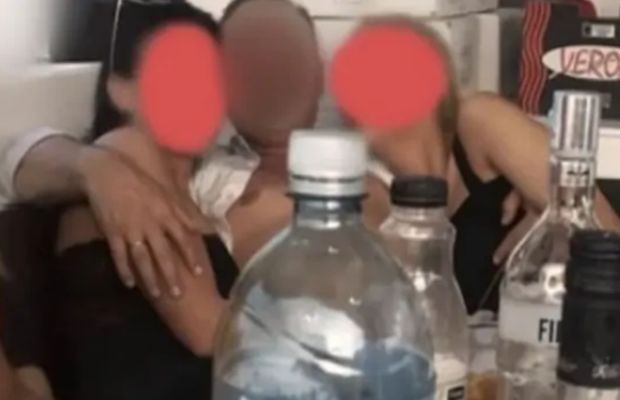 Olympic champion found in sex scandal, video leaked on porn website | सेक्स स्कँडलमध्ये सापडला ऑलिम्पिक चॅम्पियन, पोर्न वेबसाईटवर व्हिडीओ झाला लीक Olympic champion found in sex scandal, video leaked on porn website | सेक्स स्कँडलमध्ये सापडला ऑलिम्पिक चॅम्पियन, पोर्न वेबसाईटवर व्हिडीओ झाला लीक