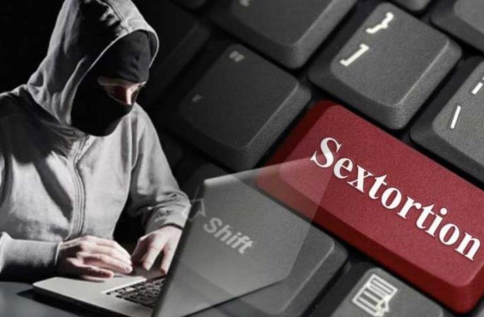 The ‘sextortion mafia’ is now eyeing political leaders .. cast on social media | ‘सेक्सटॉर्शन माफिया’ची नजर आता राजकीय नेत्यांवर.. सोशल मिडियावरून केली जाते मैत्री The ‘sextortion mafia’ is now eyeing political leaders .. cast on social media | ‘सेक्सटॉर्शन माफिया’ची नजर आता राजकीय नेत्यांवर.. सोशल मिडियावरून केली जाते मैत्री