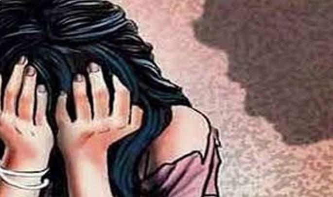 Sexual abuse of a minor girl by falling into the trap of love! | प्रेमाच्या जाळ्यात ओढून अल्पवयीन मुलीवर लैंगिक अत्याचार!