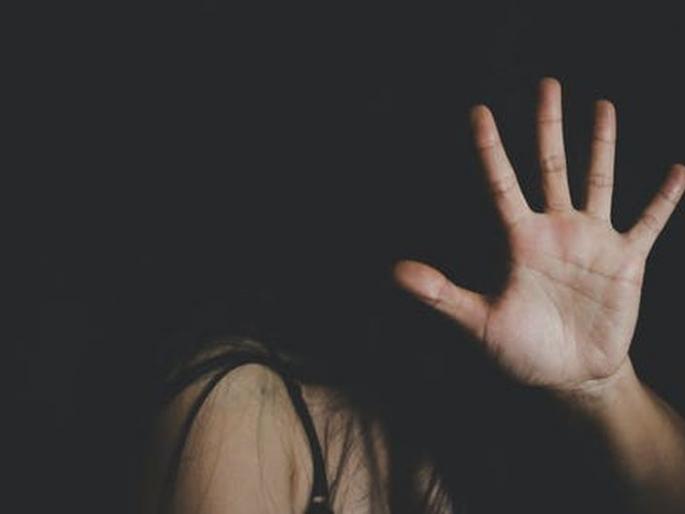 Sexual Exploitation of Young Girl of Akola in Shegaon | पैस उसणे देण्याच्या बहाण्याने तरुणीला लॉजवर नेले अन्..... Sexual Exploitation of Young Girl of Akola in Shegaon | पैस उसणे देण्याच्या बहाण्याने तरुणीला लॉजवर नेले अन्.....