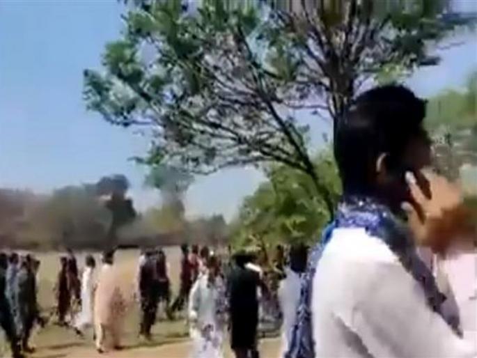 Pakistan Holi Ruckus in Punjab University: Hindu students playing Holi beaten up in Pakistanis muslim; The university itself defied the order | Pakistan Holi Ruckus: पाकिस्तानमध्ये होळी खेळणाऱ्या हिंदू विद्यार्थ्यांना मारहाण; विद्यापीठच आदेशापासून पलटले Pakistan Holi Ruckus in Punjab University: Hindu students playing Holi beaten up in Pakistanis muslim; The university itself defied the order | Pakistan Holi Ruckus: पाकिस्तानमध्ये होळी खेळणाऱ्या हिंदू विद्यार्थ्यांना मारहाण; विद्यापीठच आदेशापासून पलटले