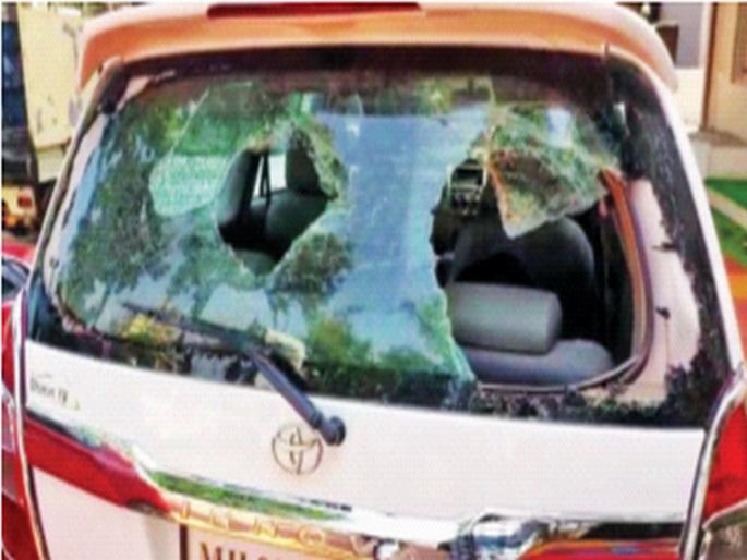 mahavitaran employees Went for power cut, stoned by mob; Shocking incident in Khoni village | वीजतोडणीसाठी गेले, जमावाने दगडाने मारले; खोणी गावातील धक्कादायक घटना mahavitaran employees Went for power cut, stoned by mob; Shocking incident in Khoni village | वीजतोडणीसाठी गेले, जमावाने दगडाने मारले; खोणी गावातील धक्कादायक घटना