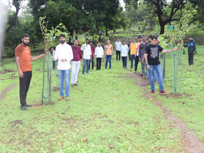 The open orchards in Yeoor will be covered with deciduous trees; Planting of 53 trees by Manvisena on the occasion of Raj Thackeray's 53rd birthday | येऊरमधील मोकळे माळरान डेरेदार झाडांनी बहरणार; राज ठाकरेंच्या ५३ व्या वाढदिवसानिमित्त मनविसेनेकडून ५३ वृक्षांचे रोपण The open orchards in Yeoor will be covered with deciduous trees; Planting of 53 trees by Manvisena on the occasion of Raj Thackeray's 53rd birthday | येऊरमधील मोकळे माळरान डेरेदार झाडांनी बहरणार; राज ठाकरेंच्या ५३ व्या वाढदिवसानिमित्त मनविसेनेकडून ५३ वृक्षांचे रोपण