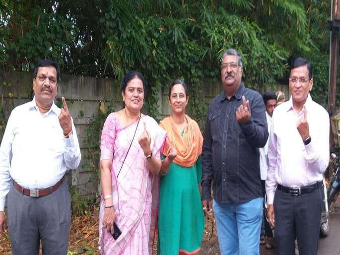 Maharashtra Voting: Voting starts in Nashik district | Maharashtra Voting: नाशिक जिल्ह्यात मतदानाला उत्साहात प्रारंभ Maharashtra Voting: Voting starts in Nashik district | Maharashtra Voting: नाशिक जिल्ह्यात मतदानाला उत्साहात प्रारंभ