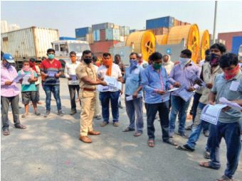 Action against one lakh unruly drivers during the year | वर्षभरात एक लाख बेशिस्त वाहनचालकांवर कारवाई Action against one lakh unruly drivers during the year | वर्षभरात एक लाख बेशिस्त वाहनचालकांवर कारवाई