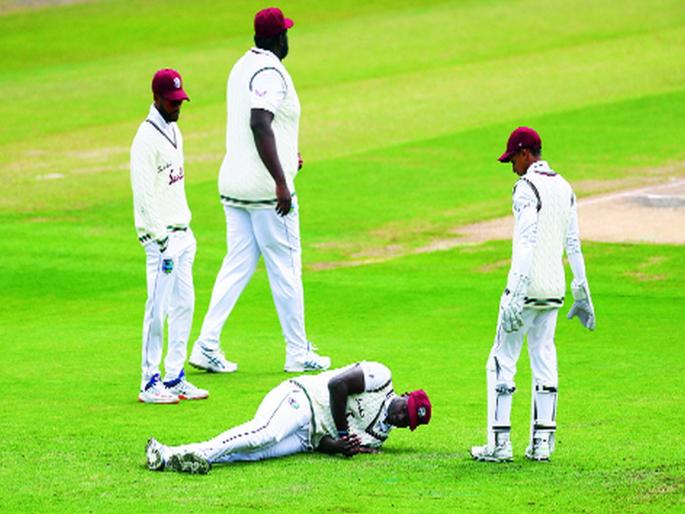 Host England's position is strong against west indies | यजमान इंग्लंडची स्थिती मजबूत