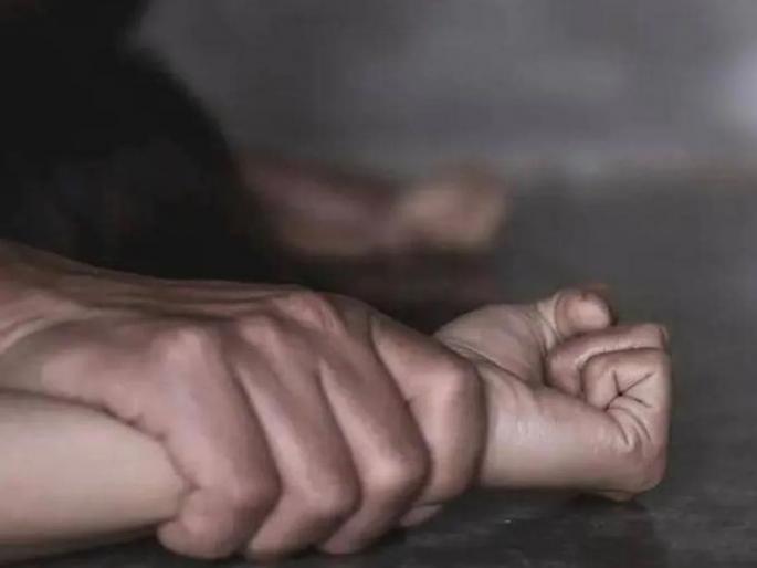 Abusing a minor girl, a crime against murder | अल्पवयीन मुलीवर अत्याचार, नराधमाविरोधात गुन्हा Abusing a minor girl, a crime against murder | अल्पवयीन मुलीवर अत्याचार, नराधमाविरोधात गुन्हा