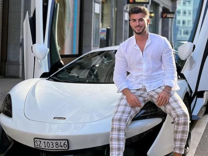 This is a different headache! Car-bungalow, bank balance of crores, but can't tell parents, Giuseppe Fiorentino success story | याची तर वेगळीच डोकेदुखी! कार-बंगला, करोडोंचा बँक बॅलन्स, पण आई-बापाला सांगू शकत नाहीय... This is a different headache! Car-bungalow, bank balance of crores, but can't tell parents, Giuseppe Fiorentino success story | याची तर वेगळीच डोकेदुखी! कार-बंगला, करोडोंचा बँक बॅलन्स, पण आई-बापाला सांगू शकत नाहीय...