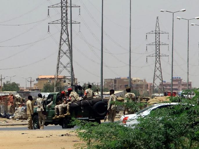 In Sudan, the war broke out between the army and the paramilitary; Indians were ordered not to leave their homes | सुदानमध्ये लष्कर आणि निमलष्कर यांच्यातच युद्ध सुरु झाले; भारतीयांना घराबाहेर न पडण्याचे आदेश In Sudan, the war broke out between the army and the paramilitary; Indians were ordered not to leave their homes | सुदानमध्ये लष्कर आणि निमलष्कर यांच्यातच युद्ध सुरु झाले; भारतीयांना घराबाहेर न पडण्याचे आदेश