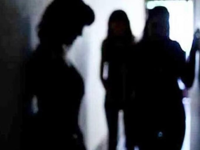 Had it not been for the rickshaw driver, it would have happened to the young woman! | रिक्षाचालक नसता तर तरुणीचा झाला असता साैदा! Had it not been for the rickshaw driver, it would have happened to the young woman! | रिक्षाचालक नसता तर तरुणीचा झाला असता साैदा!