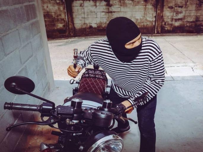 Three vehicles stolen in a single day in Bhiwandi | भिवंडीत एकाच दिवसात तीन वाहनांची चोरी Three vehicles stolen in a single day in Bhiwandi | भिवंडीत एकाच दिवसात तीन वाहनांची चोरी