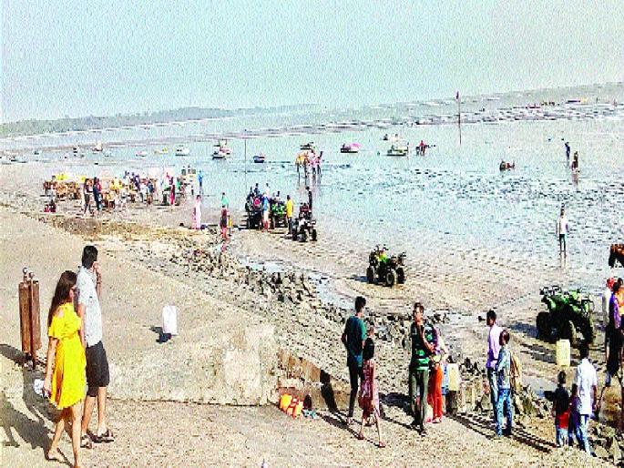 Beginners to return to tourists in the district | जिल्ह्यातील पर्यटकांची परतीच्या प्रवासाला सुरुवात Beginners to return to tourists in the district | जिल्ह्यातील पर्यटकांची परतीच्या प्रवासाला सुरुवात