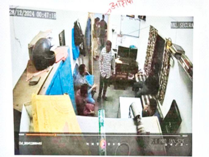 Vikroli Ganesh Ghadge Case: Manipulation in police diary and much more; Panchnama in the sunlight, but record in evening | पोलिसांच्या डायरीत हेराफेरी अन् बरंच काही; पंचनामा सूर्यप्रकाशात, मात्र... Vikroli Ganesh Ghadge Case: Manipulation in police diary and much more; Panchnama in the sunlight, but record in evening | पोलिसांच्या डायरीत हेराफेरी अन् बरंच काही; पंचनामा सूर्यप्रकाशात, मात्र...