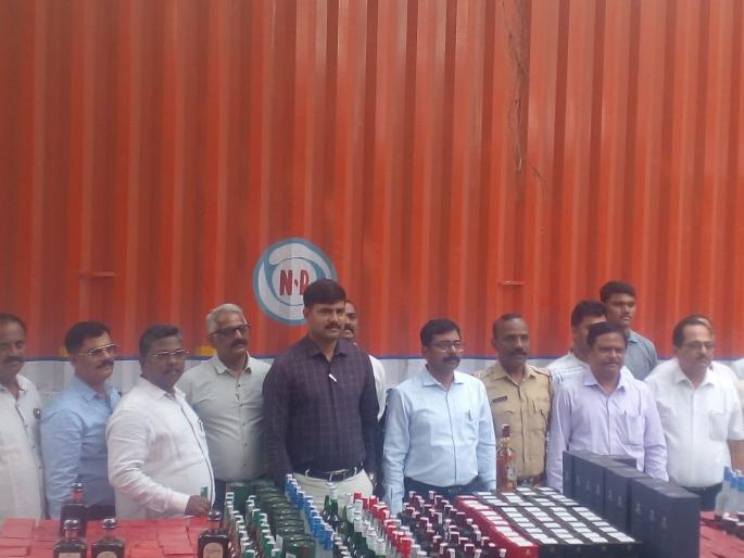 Foreign liquor worth 1 crore seized for Christmas, thirty-first; Excise Duty Collector's Action | ख्रिसमस, थर्टी फर्स्टसाठी आणलेली १ कोटींची विदेशी दारू जप्त; उत्पादन शुल्क भरारी पथकाची कारवाई Foreign liquor worth 1 crore seized for Christmas, thirty-first; Excise Duty Collector's Action | ख्रिसमस, थर्टी फर्स्टसाठी आणलेली १ कोटींची विदेशी दारू जप्त; उत्पादन शुल्क भरारी पथकाची कारवाई