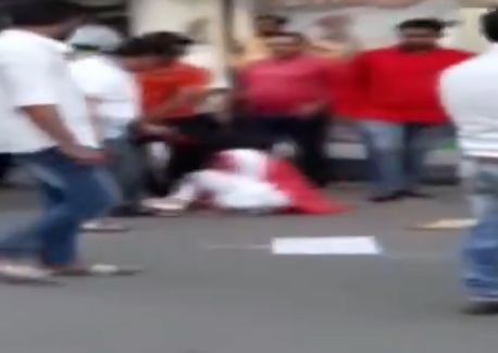 BJP's Naroda MLA Balram Thawani kicks NCP leader Nitu Tejwani at his office | Video: भाजपा आमदाराकडून राष्ट्रवादीच्या महिला नेत्याला लाथाबुक्क्यांनी मारहाण BJP's Naroda MLA Balram Thawani kicks NCP leader Nitu Tejwani at his office | Video: भाजपा आमदाराकडून राष्ट्रवादीच्या महिला नेत्याला लाथाबुक्क्यांनी मारहाण