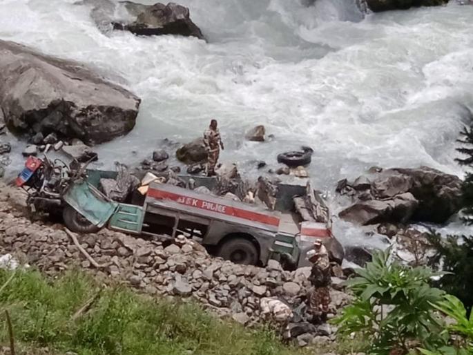 Jammu & Kashmir Bus Accident Breaking : 39 ITBP jawans feared injured after Bus fell down a roadside river bed at Frislan, Pahalgam | ITBP Jawans Bus Accident: मोठी दुर्घटना! 39 आयटीबीपी जवानांची बस दरीत कोसळली; 6 शहीद, अनेक गंभीर Jammu & Kashmir Bus Accident Breaking : 39 ITBP jawans feared injured after Bus fell down a roadside river bed at Frislan, Pahalgam | ITBP Jawans Bus Accident: मोठी दुर्घटना! 39 आयटीबीपी जवानांची बस दरीत कोसळली; 6 शहीद, अनेक गंभीर