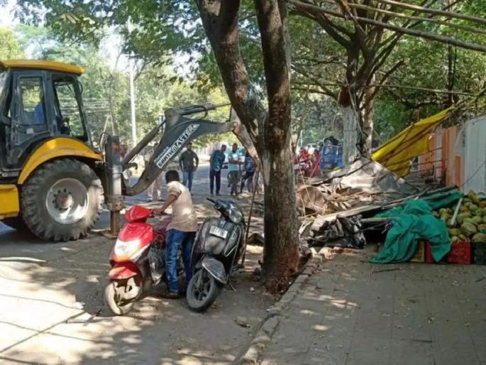 Encroachment action in Sitabardi, approximately 1 truckload of materials seized | सीताबर्डीत अतिक्रमण कारवाई, अंदाजे १ ट्रक साहित्य जप्त Encroachment action in Sitabardi, approximately 1 truckload of materials seized | सीताबर्डीत अतिक्रमण कारवाई, अंदाजे १ ट्रक साहित्य जप्त