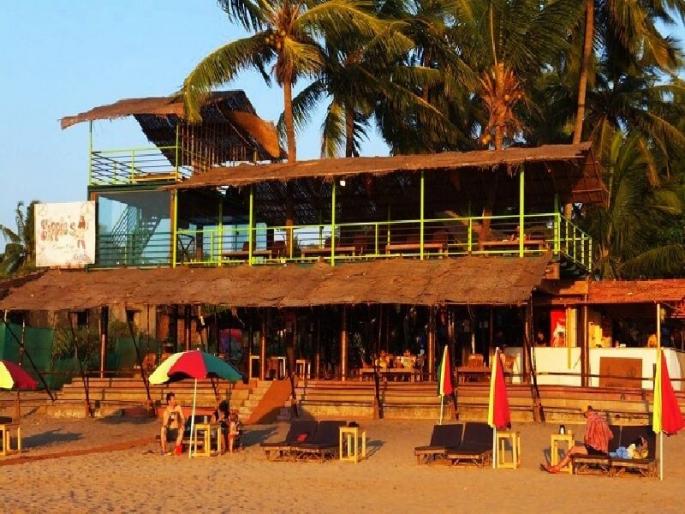 Shacks start to come up in coastal Salcete in Goa | शॅक व्यावसायिकांची लगबग सुरू Shacks start to come up in coastal Salcete in Goa | शॅक व्यावसायिकांची लगबग सुरू
