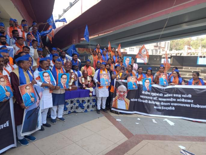 'Amit Shah apologize!'; Uddhav Sena protests in Chhatrapati Sambhajinagar with loud slogans | 'अमीत शाह माफी मागा!'; जोरदार घोषणाबाजीत उध्दव सेनेची छत्रपती संभाजीनगरात निदर्शने 'Amit Shah apologize!'; Uddhav Sena protests in Chhatrapati Sambhajinagar with loud slogans | 'अमीत शाह माफी मागा!'; जोरदार घोषणाबाजीत उध्दव सेनेची छत्रपती संभाजीनगरात निदर्शने