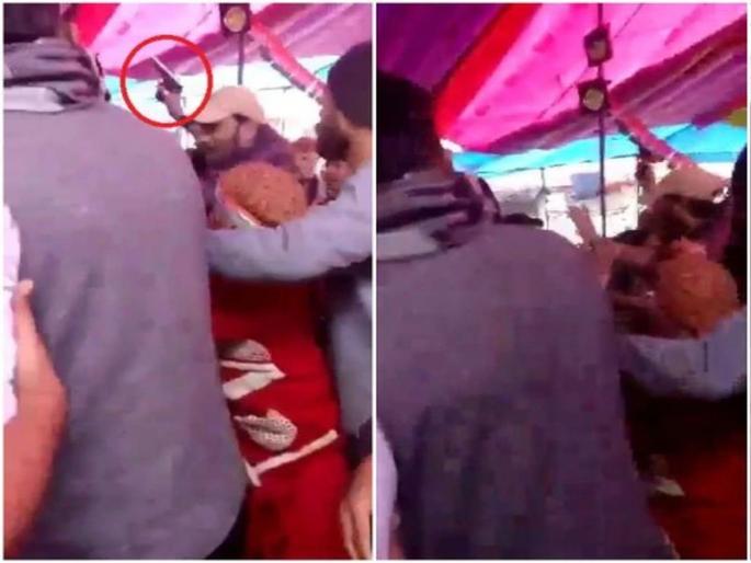 Man with pistol enters Shaheen Bagh caught by protesters | VIDEO: परिसर मोकळा करा, अन्यथा माणसं मरतील; शाहीन बागेत बंदुकधारी घुसल्यानं खळबळ Man with pistol enters Shaheen Bagh caught by protesters | VIDEO: परिसर मोकळा करा, अन्यथा माणसं मरतील; शाहीन बागेत बंदुकधारी घुसल्यानं खळबळ