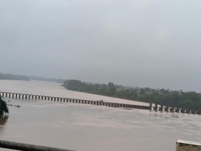 Wet drought crisis deepens over Marathwada; Heavy rains in 284 circles, huge damage to agriculture | मराठवाड्यावर ओल्या दुष्काळाचे संकट गडद; २८४ मंडळांत अतिवृष्टी, शेतीचे अतोनात नुकसान Wet drought crisis deepens over Marathwada; Heavy rains in 284 circles, huge damage to agriculture | मराठवाड्यावर ओल्या दुष्काळाचे संकट गडद; २८४ मंडळांत अतिवृष्टी, शेतीचे अतोनात नुकसान
