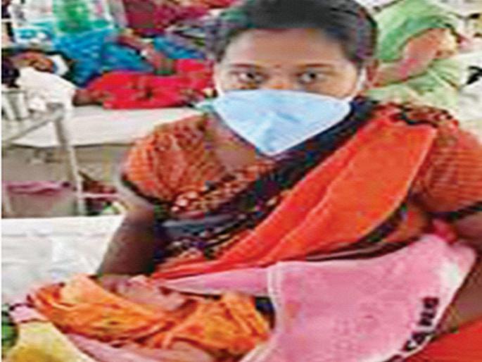 The baby, who was abducted from the hospital, was again in his mother's arms in two hours | रुग्णालयातून पळवलेले बाळ दोन तासांत पुन्हा आईच्या कुशीत;परिचारिका, रिक्षाचालकाची सतर्कता The baby, who was abducted from the hospital, was again in his mother's arms in two hours | रुग्णालयातून पळवलेले बाळ दोन तासांत पुन्हा आईच्या कुशीत;परिचारिका, रिक्षाचालकाची सतर्कता