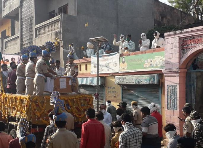 Funeral of the martyr Chandrakant Bhakre at Paturda Village of Buldhana | शहिद जवान चंद्रकांत भाकरे यांच्या पार्थीवावर शासकीय इतमामात अंत्यसंस्कार Funeral of the martyr Chandrakant Bhakre at Paturda Village of Buldhana | शहिद जवान चंद्रकांत भाकरे यांच्या पार्थीवावर शासकीय इतमामात अंत्यसंस्कार