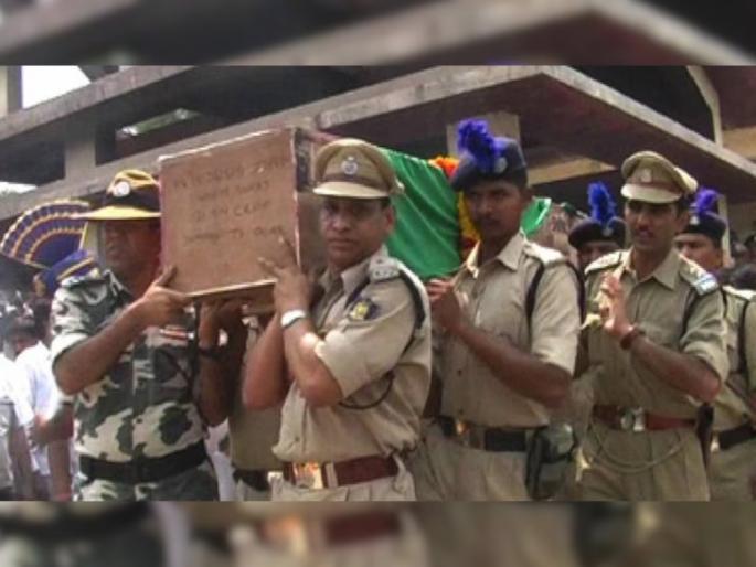 shahid suraj mohite mother usha mohite said he used to say since childhood if i want to work will work in the military | तो बालपणापासूनच म्हणायचा, 'नोकरी करीन तर मिलिटरीतच'; दोन दहशतवाद्यांना घातले होते कंठस्नान shahid suraj mohite mother usha mohite said he used to say since childhood if i want to work will work in the military | तो बालपणापासूनच म्हणायचा, 'नोकरी करीन तर मिलिटरीतच'; दोन दहशतवाद्यांना घातले होते कंठस्नान