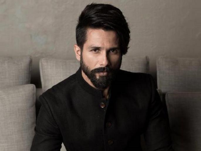 Shahid kapoor kabir singh poster release | शाहिद कपूरच्या 'कबीर सिंग'चे शानदार पोस्टर आऊट, फॅन्सनी केला लाईक्सचा वर्षाव Shahid kapoor kabir singh poster release | शाहिद कपूरच्या 'कबीर सिंग'चे शानदार पोस्टर आऊट, फॅन्सनी केला लाईक्सचा वर्षाव