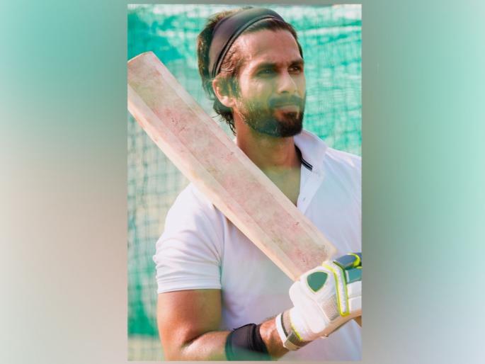 Shahid did movie jersy shoot in Chandigarh under 2 degree temperature | अशा परिस्थितही शाहिद कपूरने थांबवले नाही सिनेमाचे शूटिंग, वाचा सविस्तर Shahid did movie jersy shoot in Chandigarh under 2 degree temperature | अशा परिस्थितही शाहिद कपूरने थांबवले नाही सिनेमाचे शूटिंग, वाचा सविस्तर