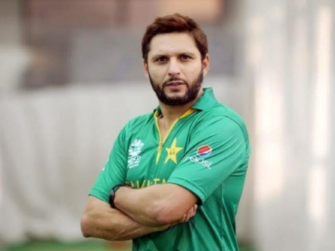 In absence of sponsors, Pakistan cricket team kits to feature logo of Shahid Afridi's foundation | शाहिद आफ्रिदीची मोठी घोषणा; इंग्लंड दौऱ्यावर गेलेल्या पाकिस्तान संघाला देणार 'सहारा'!