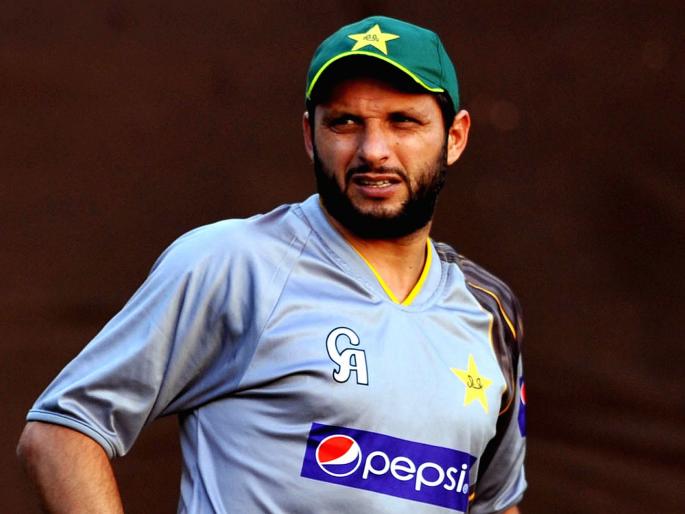 Shahid Afridi makes bizarre claim, says IPL franchises behind Sri Lankan players opting out of Pakistan tour | आफ्रिदीचा हास्यास्पद दावा; श्रीलंकन खेळाडूंच्या माघार नाट्यामागे IPL मालकांचा डाव