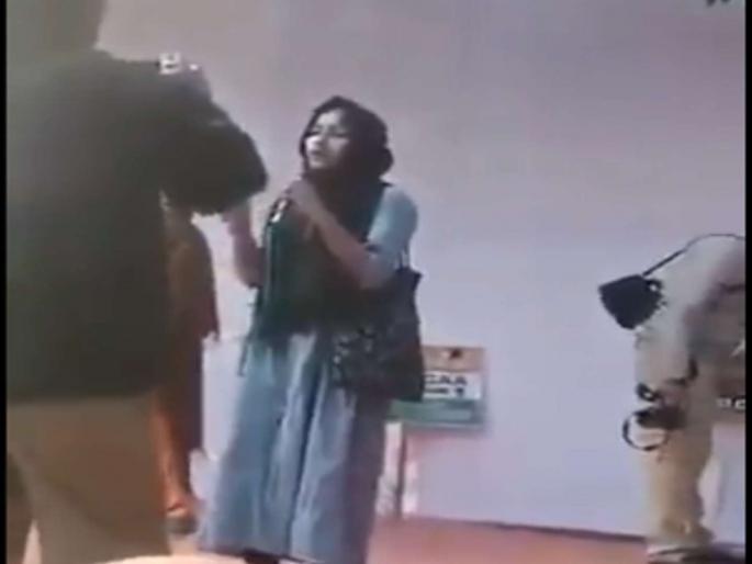 After Shirjeel Imam's statement This lady makes aggressive Statement, claim Afzal Guru was innocent | शरजील इमामनंतर या तरुणीच्या वक्तव्यावरून वादंग, अफझल गुरू निर्दोष असल्याचा केला दावा After Shirjeel Imam's statement This lady makes aggressive Statement, claim Afzal Guru was innocent | शरजील इमामनंतर या तरुणीच्या वक्तव्यावरून वादंग, अफझल गुरू निर्दोष असल्याचा केला दावा