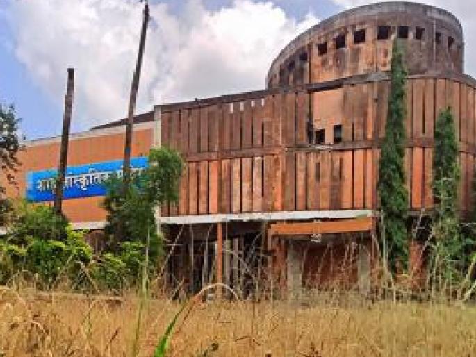 Shahu Cultural in Kolhapur will be built on BOT, the building will literally be left in the dust for three and a half years | कोल्हापुरातील ‘शाहू सांस्कृतिक’ बीओटीवर उभारणार, पावणेतीन वर्षे वास्तू अक्षरश: धूळ खात पडून Shahu Cultural in Kolhapur will be built on BOT, the building will literally be left in the dust for three and a half years | कोल्हापुरातील ‘शाहू सांस्कृतिक’ बीओटीवर उभारणार, पावणेतीन वर्षे वास्तू अक्षरश: धूळ खात पडून