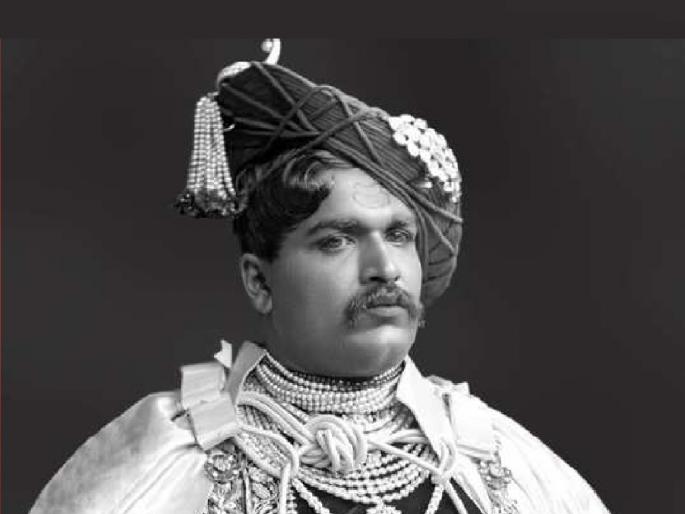 Chhatrapati Shahu Maharaj's biography will now be published in Russian and Italian | राजर्षी शाहू महाराज चरित्र आता रशियन, इटालियन भाषेत Chhatrapati Shahu Maharaj's biography will now be published in Russian and Italian | राजर्षी शाहू महाराज चरित्र आता रशियन, इटालियन भाषेत