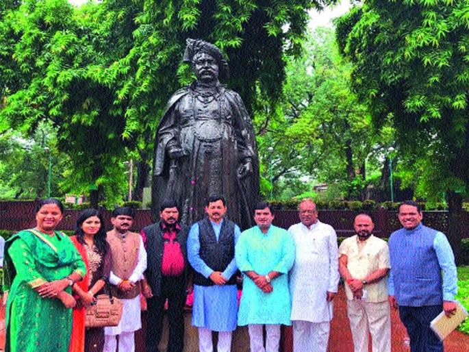 Greetings from all MPs in Delhi to Shahu Maharaj | सर्वपक्षीय खासदारांकडून दिल्लीत शाहू महाराजांना अभिवादन