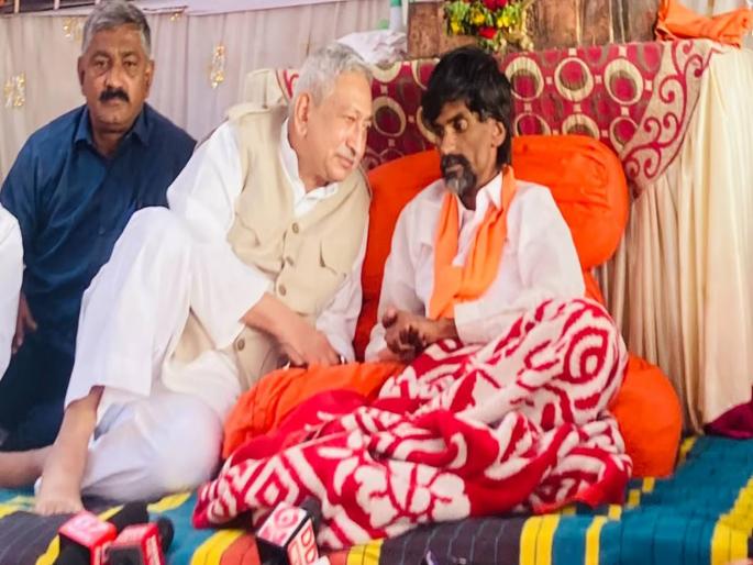 Maratha Reservation: Shahu Maharaj Chhatrapati met Manoj Jarange Patal; Warning again to the government | शाहू महाराज छत्रपतींनी घेतली मनोज जरांगे पाटलांची भेट; सरकारला पुन्हा इशारा Maratha Reservation: Shahu Maharaj Chhatrapati met Manoj Jarange Patal; Warning again to the government | शाहू महाराज छत्रपतींनी घेतली मनोज जरांगे पाटलांची भेट; सरकारला पुन्हा इशारा