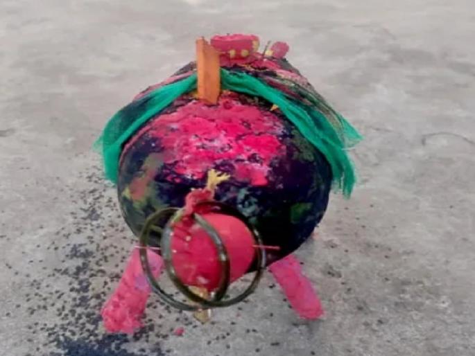 The type of black magic on the background of the election of the service organization at Warna Rethare in Shahuwadi | वारणा रेठरेत निवडणुकीच्या पार्श्वभूमीवर भानामती, गावात उडाली खळबळ The type of black magic on the background of the election of the service organization at Warna Rethare in Shahuwadi | वारणा रेठरेत निवडणुकीच्या पार्श्वभूमीवर भानामती, गावात उडाली खळबळ