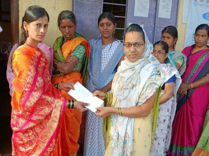 Ashwini Bhimrao Patil, Sarpanch of Sondoli village in Shahuwadi taluka paid honorarium to the girls born in the village | गावात जन्माला आलेल्या मुलींना दिले सरपंच पदाचे मानधन, आश्विनी पाटलांचा कौतुकास्पद उपक्रम Ashwini Bhimrao Patil, Sarpanch of Sondoli village in Shahuwadi taluka paid honorarium to the girls born in the village | गावात जन्माला आलेल्या मुलींना दिले सरपंच पदाचे मानधन, आश्विनी पाटलांचा कौतुकास्पद उपक्रम