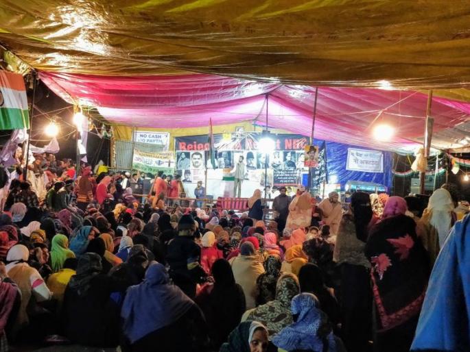 Shaheen Baug agitators get fruits, biryani and water; Who provides these cereals? | CAA Protest: फळं, बिर्याणी अन् पाणी; शाहीनबागेतील आंदोलनकर्त्यांना पुरवली जाते खाण्याची सुविधा Shaheen Baug agitators get fruits, biryani and water; Who provides these cereals? | CAA Protest: फळं, बिर्याणी अन् पाणी; शाहीनबागेतील आंदोलनकर्त्यांना पुरवली जाते खाण्याची सुविधा
