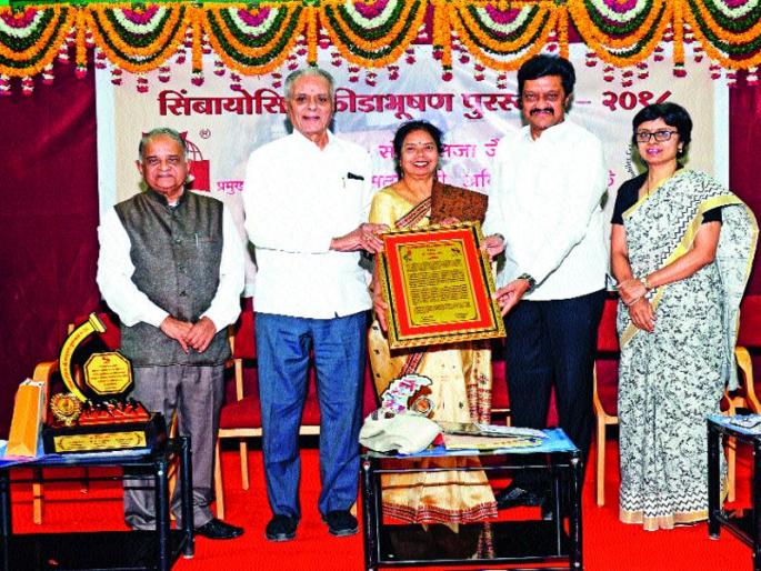 Kabaddi coach Shelaja Jain news | तंत्र, मेहनत, जिद्द, शिस्त, टीमवर्क ही यशाची पंचसूत्री - कबड्डी प्रशिक्षक शैलजा जैन Kabaddi coach Shelaja Jain news | तंत्र, मेहनत, जिद्द, शिस्त, टीमवर्क ही यशाची पंचसूत्री - कबड्डी प्रशिक्षक शैलजा जैन