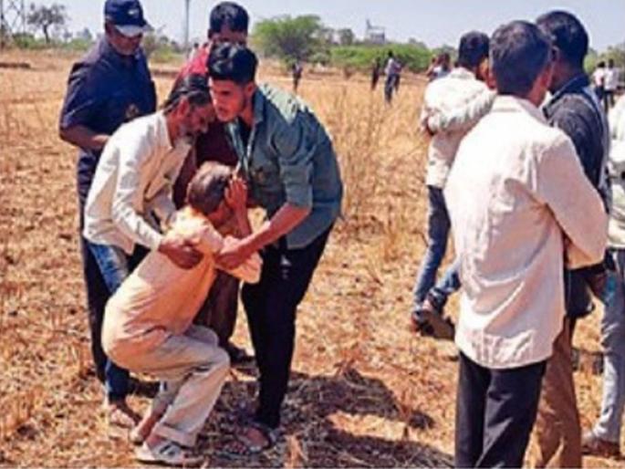 In Dhule, Brutal murder of young man of Mohadi, four friends are being investigated | अवघ्या काही दिवसांवरच लग्न होणाऱ्या मुलाचा मृतदेह बघताच वडिलांनी फोडला हंबरडा In Dhule, Brutal murder of young man of Mohadi, four friends are being investigated | अवघ्या काही दिवसांवरच लग्न होणाऱ्या मुलाचा मृतदेह बघताच वडिलांनी फोडला हंबरडा