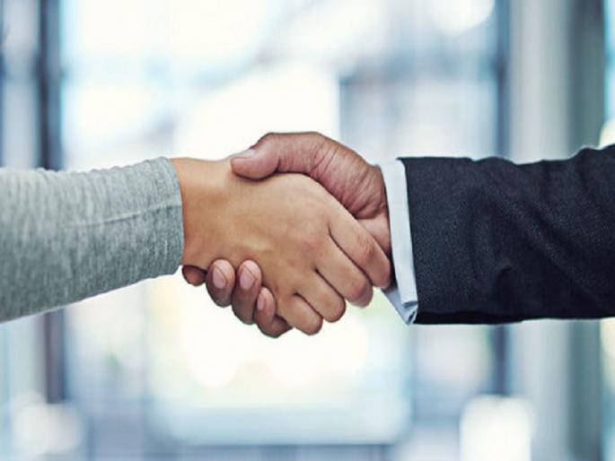 Divorced as he shook hands with his cousin! | लॉकडाऊनमध्ये संसार विस्कटला; मामेभावाशी शेकहँड केला म्हणून घटस्फोट ! Divorced as he shook hands with his cousin! | लॉकडाऊनमध्ये संसार विस्कटला; मामेभावाशी शेकहँड केला म्हणून घटस्फोट !