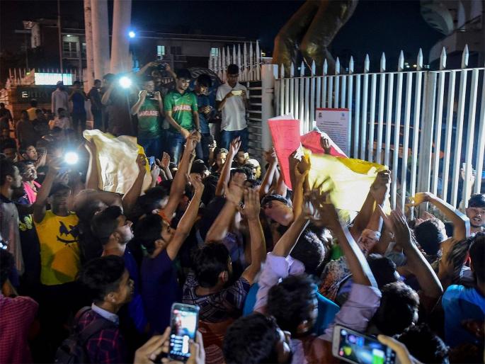 Protests erupt in Bangladesh after Shakib Al Hasan gets banned for two years by ICC | शकिब अल हसनवरील कारवाईनंतर 700 समर्थक रस्त्यावर उतरले अन्...