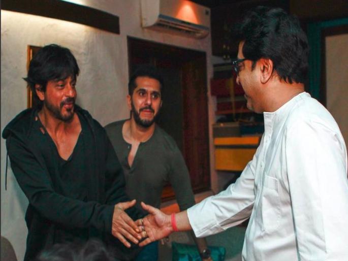 Coronavirus:MNS leader Kirtikumar Shinde praises actor Shah Rukh Khan for giving him 25,000 PPE kits mac | Coronavirus: ...म्हणून तू सिनेमातलाच नव्हे, खरोखरचा 'बादशाह'; शाहरुख खानचे 'मनसे' कौतुक Coronavirus:MNS leader Kirtikumar Shinde praises actor Shah Rukh Khan for giving him 25,000 PPE kits mac | Coronavirus: ...म्हणून तू सिनेमातलाच नव्हे, खरोखरचा 'बादशाह'; शाहरुख खानचे 'मनसे' कौतुक