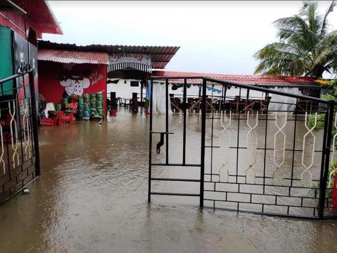 storm hits South Goa | दक्षिण गोव्यात शॅक्समध्ये पाणी घुसल्याने पर्यटन व्यावसायिकांची तारांबळ storm hits South Goa | दक्षिण गोव्यात शॅक्समध्ये पाणी घुसल्याने पर्यटन व्यावसायिकांची तारांबळ