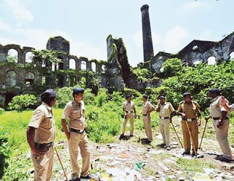 Two times the rape victim's death; Shakti Mill rapist convicts hanged | दोन वेळा बलात्कार करणाऱ्याला मृत्युदंडच; शक्ती मिल बलात्कारातील आरोपींची फाशी कायम Two times the rape victim's death; Shakti Mill rapist convicts hanged | दोन वेळा बलात्कार करणाऱ्याला मृत्युदंडच; शक्ती मिल बलात्कारातील आरोपींची फाशी कायम