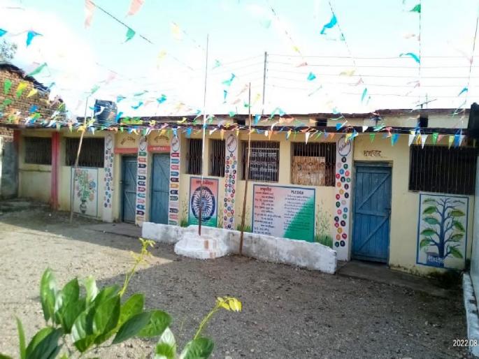 88 ZP school buildings in Nagpur district are dilapidated and in dangerous situation; Student's life in danger | धोकादायक इमारतीत भरतात वर्ग; विद्यार्थ्यांचा जीव धोक्यात, ग्रामीण भागातील शिक्षणाचा दर्जा कसा उंचावणार? 88 ZP school buildings in Nagpur district are dilapidated and in dangerous situation; Student's life in danger | धोकादायक इमारतीत भरतात वर्ग; विद्यार्थ्यांचा जीव धोक्यात, ग्रामीण भागातील शिक्षणाचा दर्जा कसा उंचावणार?