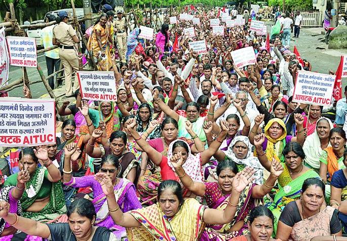 30 rupees daily wages is it possible to feed family ? | ३०रुपये रोजंदारीवर घर चालते का?