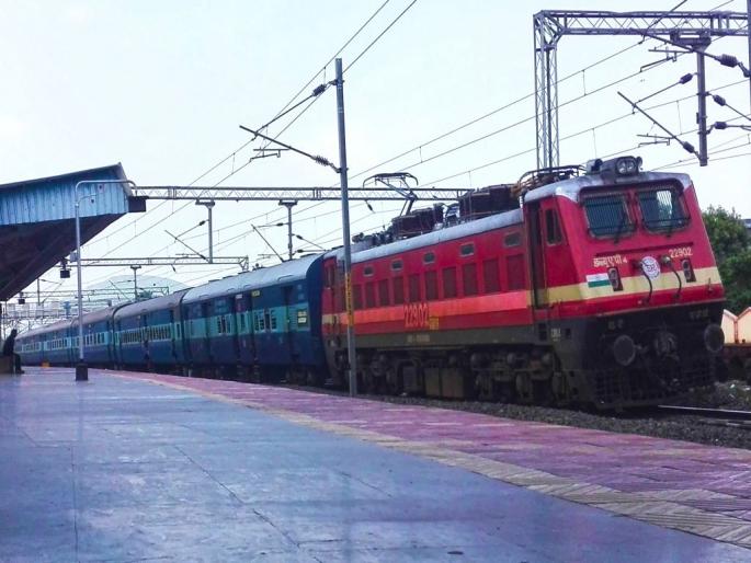Shalimar Express broke with 'her' birth keys; Readiness of railway staff | 'तिच्या' प्रसव कळांनी लागला शालीमार एक्सप्रेसला ब्रेक; रेल्वे कर्मचाऱ्यांची तत्परता Shalimar Express broke with 'her' birth keys; Readiness of railway staff | 'तिच्या' प्रसव कळांनी लागला शालीमार एक्सप्रेसला ब्रेक; रेल्वे कर्मचाऱ्यांची तत्परता